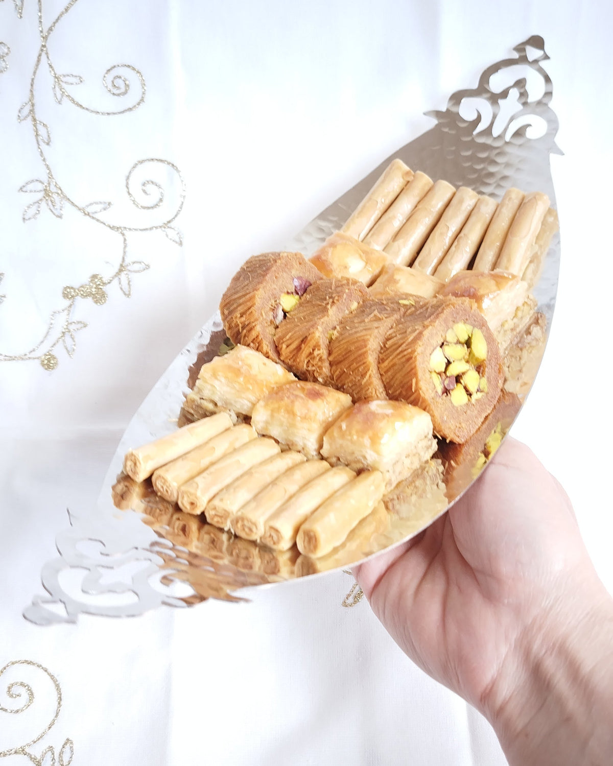 Barque moyenne avec gâteaux