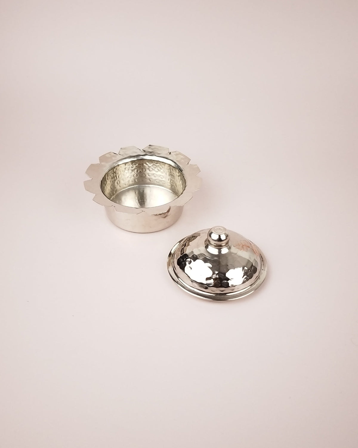 Boite en cuivre ouverte