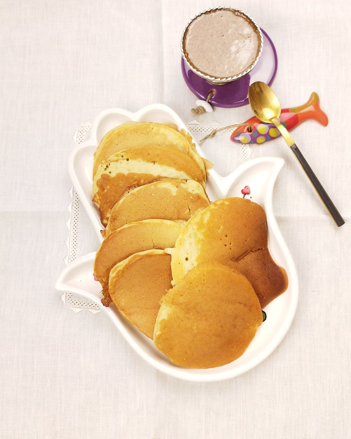 Présentation de pancakes dans un plateau Khomssa