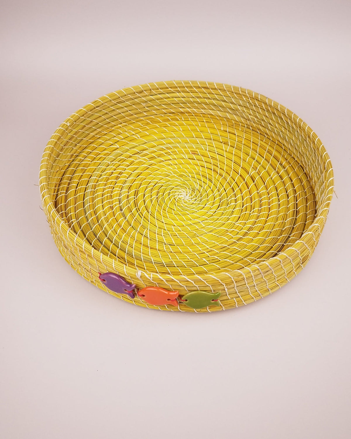 Plateau Jonc Jaune Décor Poissons Faïence Violet Orange Vert 29cm vue dessus