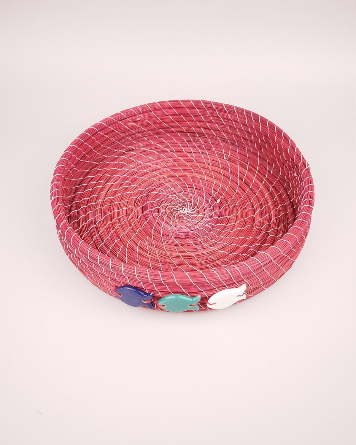 Plateau Jonc Rouge Décor Poissons Faïence Bleu Turquoise Blanc 25cm vue dessus