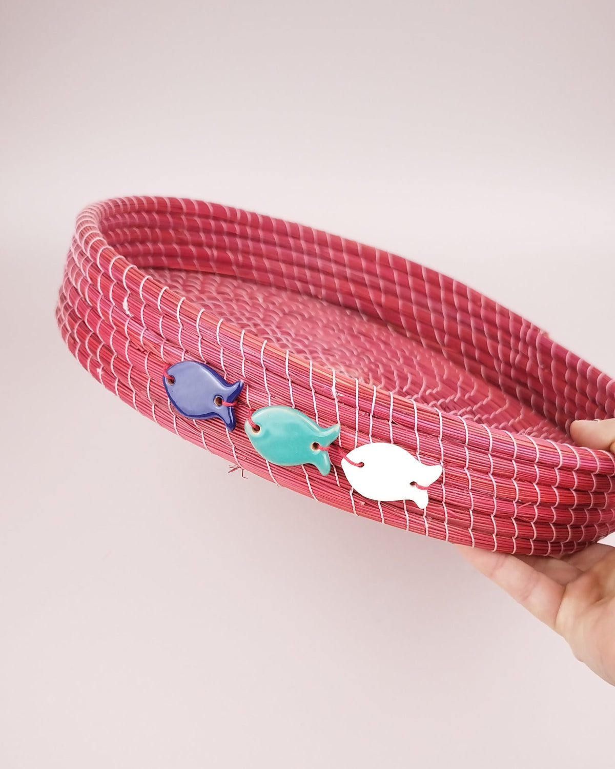 Plateau Jonc Rouge Décor Poissons Faïence Bleu Turquoise Blanc 29cm vue dessus