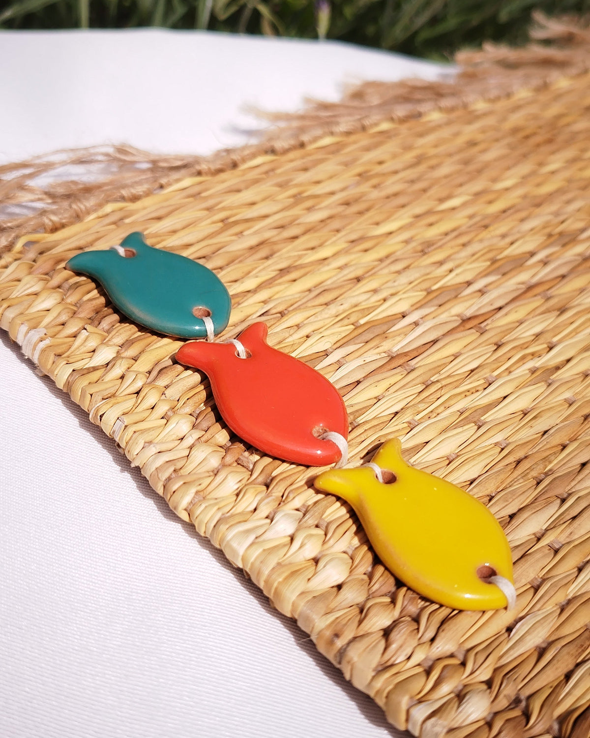 set de table fibres végétales décors faïence Bleu Orange Jaune - Détail Décor