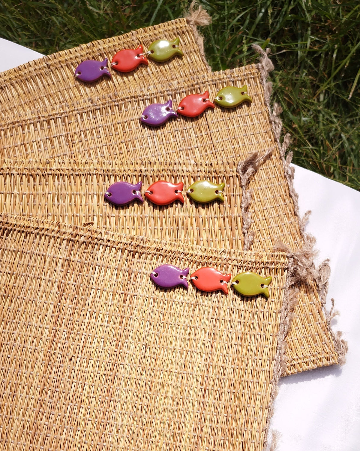 4 sets de table fibres végétales décors faïence Violet Orange Vert