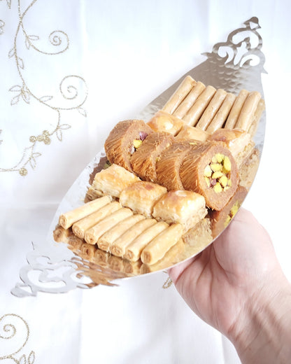 Barque moyenne avec gâteaux