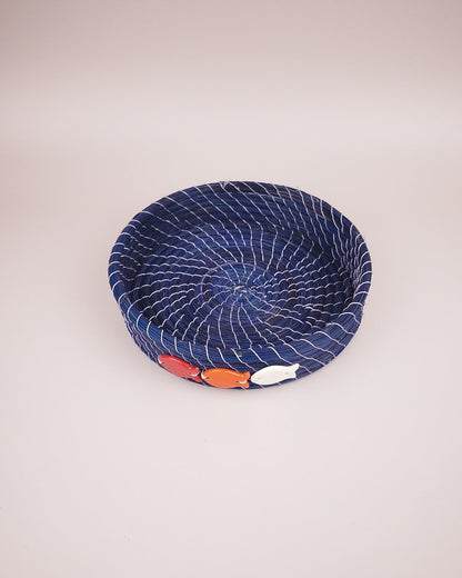 Plateau Jonc Bleu Décor Poissons Faïence Rouge Orange Blanc 20cm vue dessus