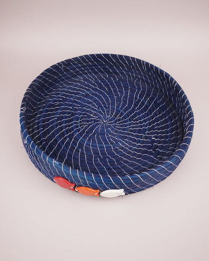 Plateau Jonc Bleu Décor Poissons Faïence Rouge Orange Blanc 29cm vue dessus