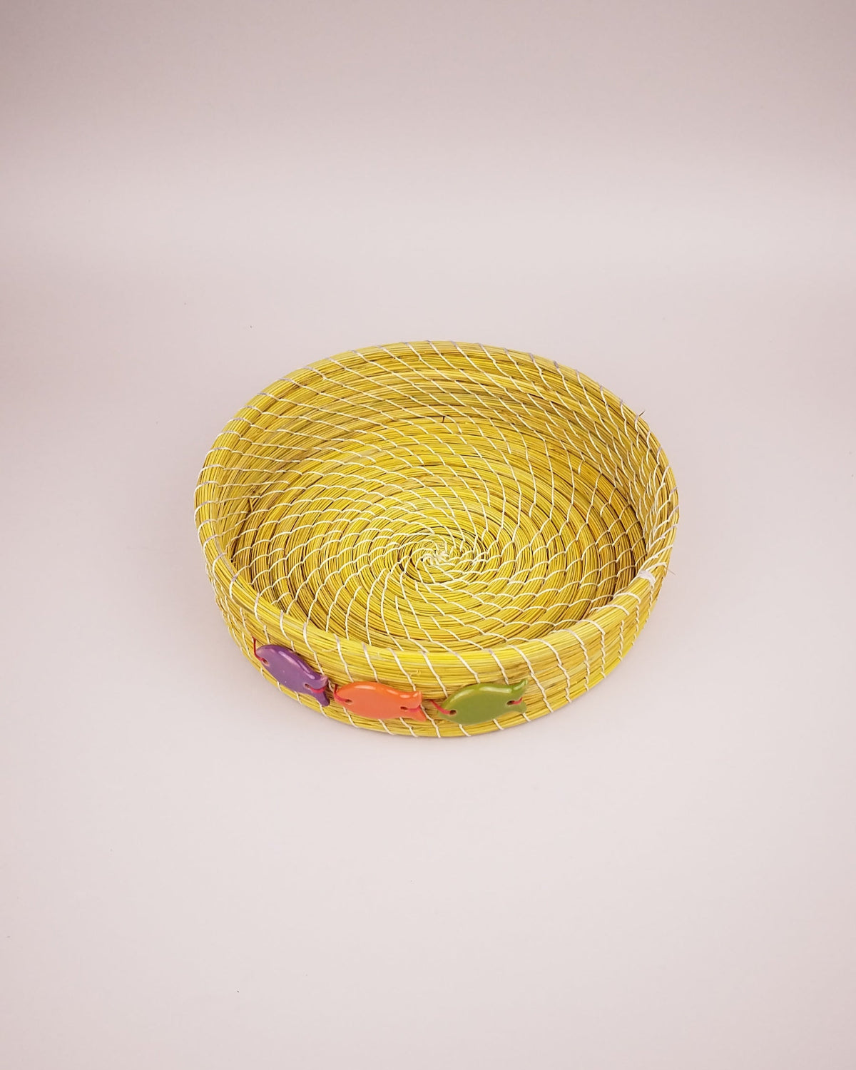 Plateau Jonc Jaune Décor Poissons Faïence Violet Orange Vert 20cm vue dessus