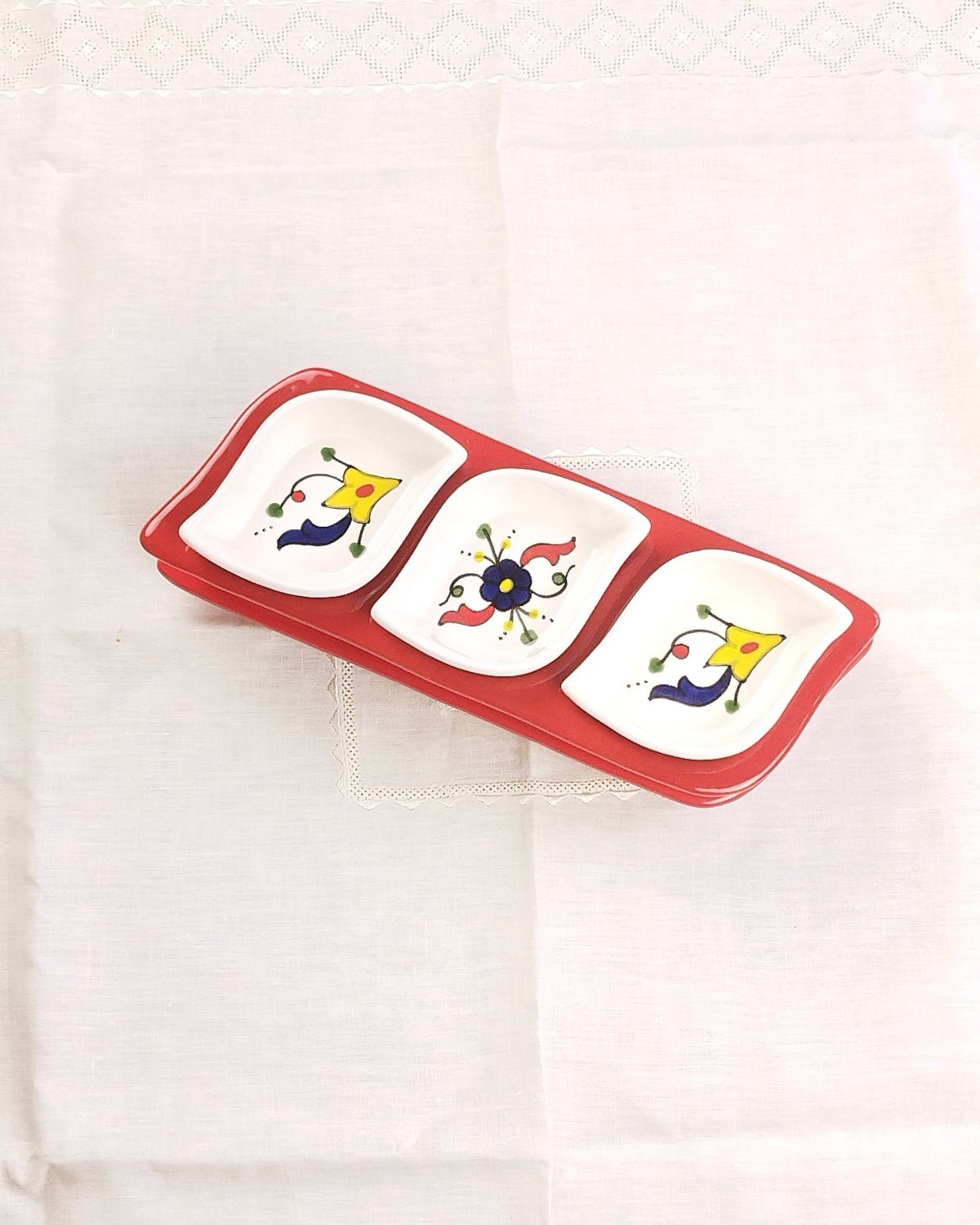 Set Apéritif en faïence ravier Feuilles - Base Rouge - Modèle 2 