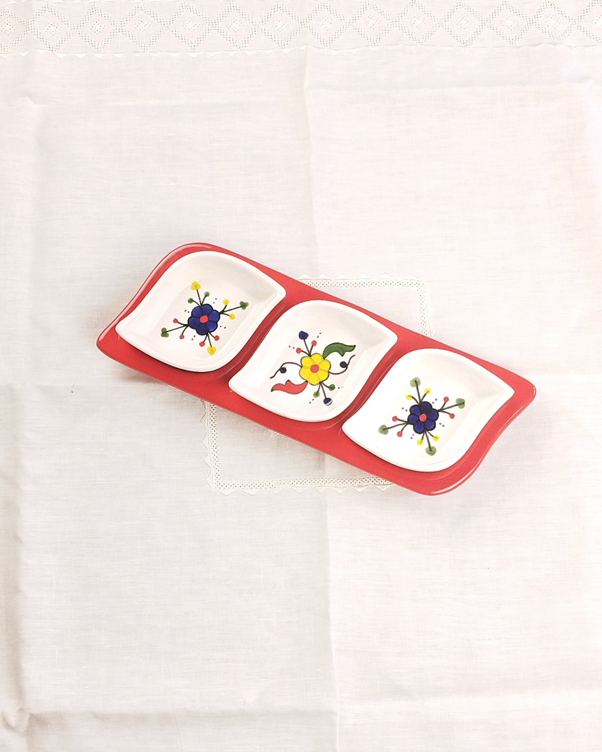 Set Apéritif en faïence ravier Feuilles - Base Rouge - Modèle 1 