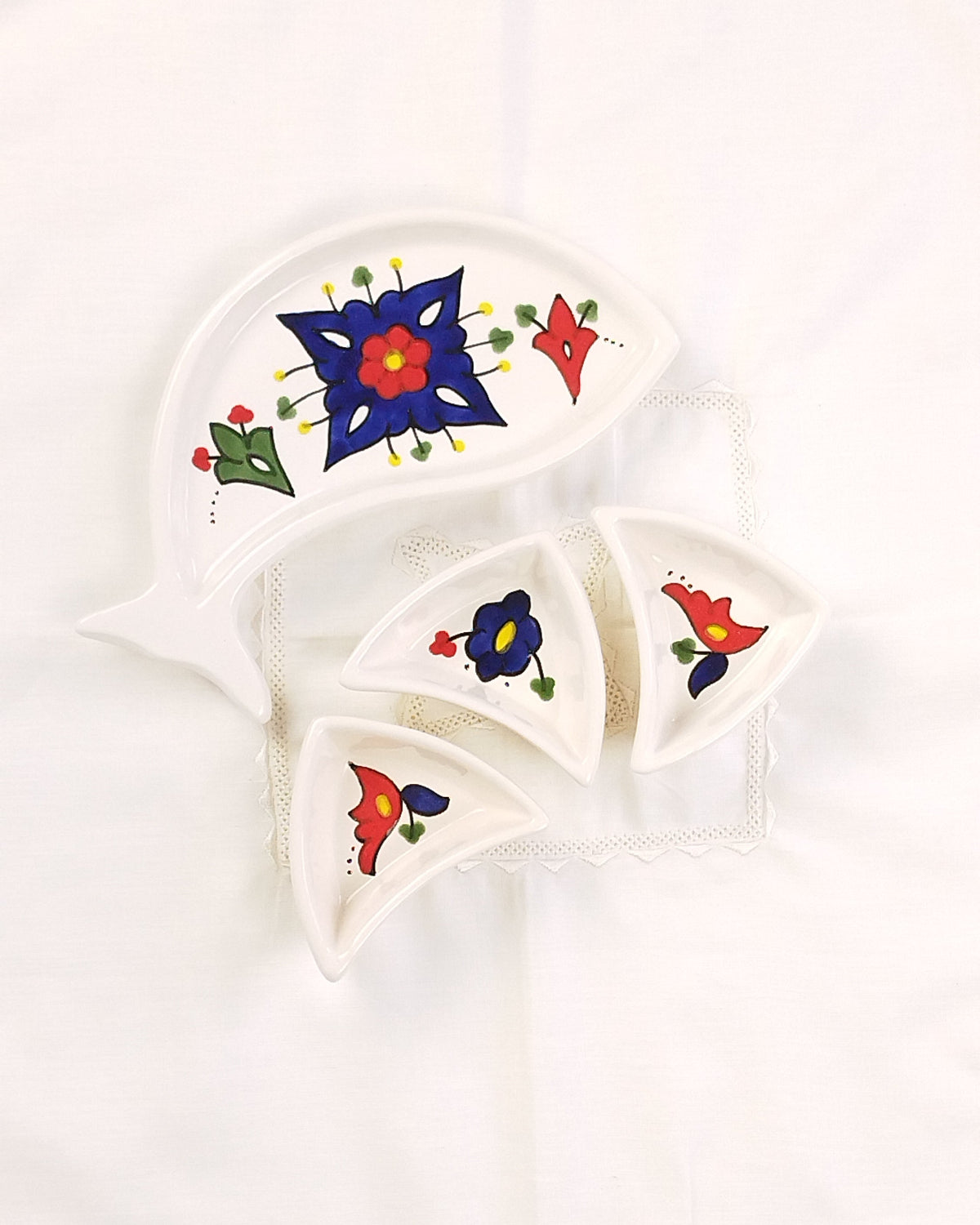 Set apéritif en faïence forme poisson avec 3 raviers modèle 3