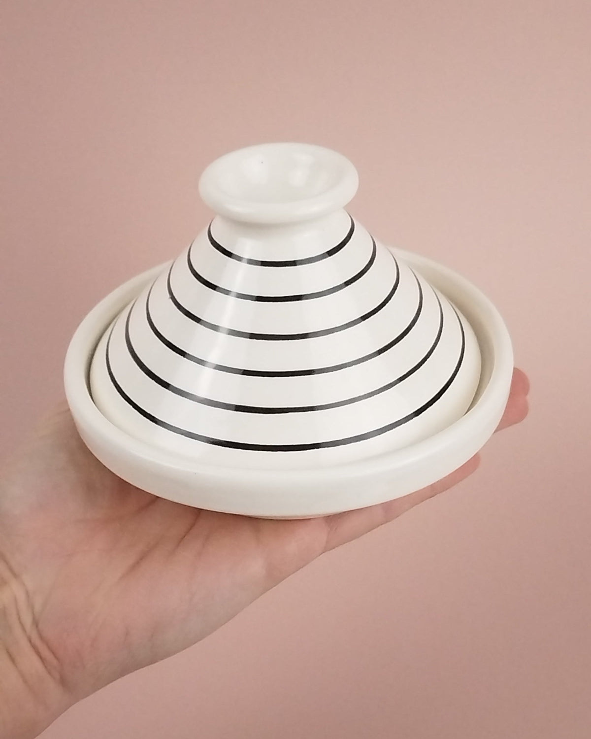 Tajine Noir et blanc Fermé
