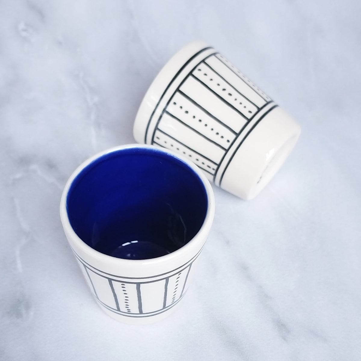 Variante rayures fines points café Bleu Roi