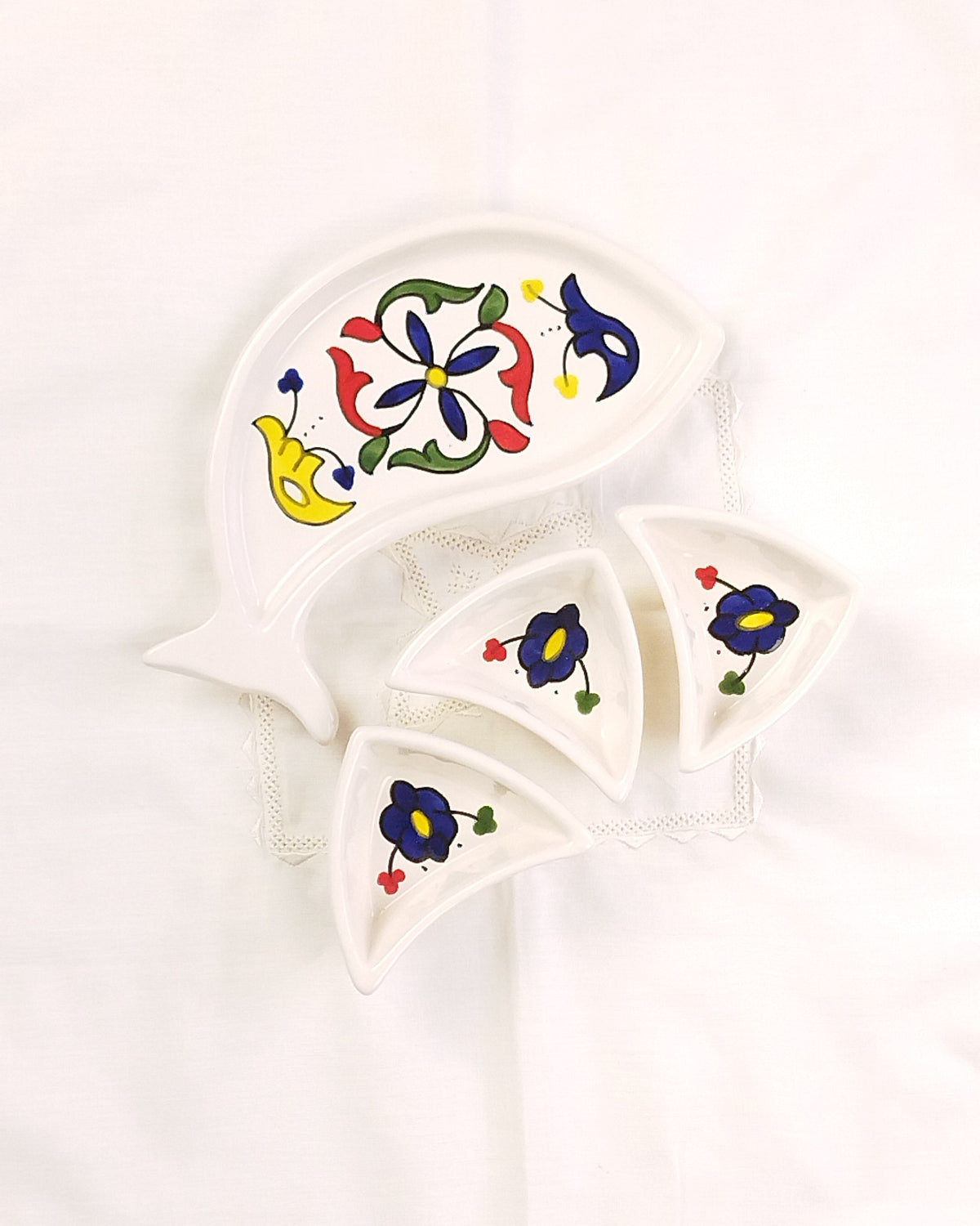 Set apéritif en faïence forme poisson avec 3 raviers modèle 2